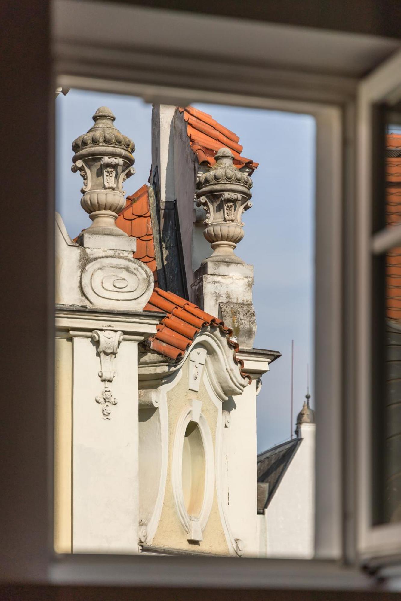 Decadent Art Deco Balcony Apartment In Old Town Prague Exterior photo
