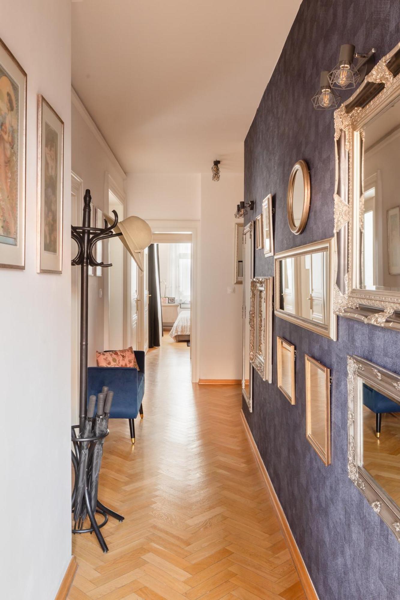 Decadent Art Deco Balcony Apartment In Old Town Prague Exterior photo
